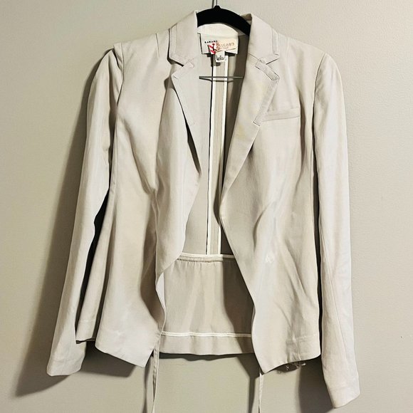 Banana Republic Soft Light Off-white Blazer Jacket with Pleated Details - Picture 2 of 13
